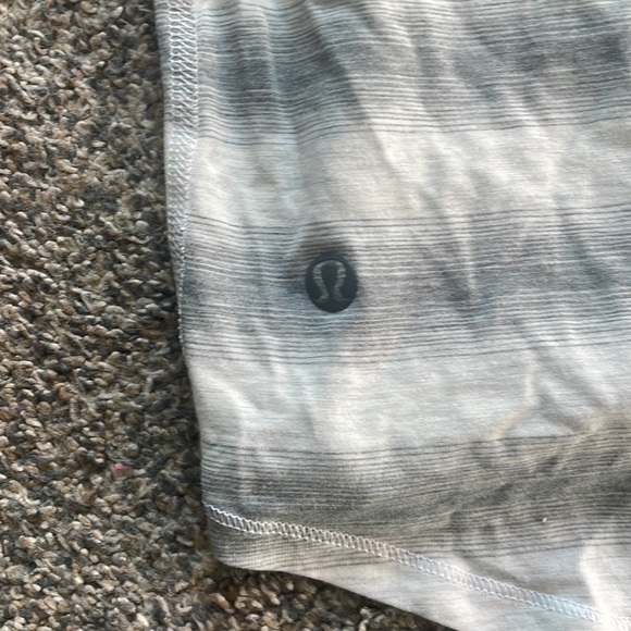 Lululemon tee sz 8 - Picture 3 of 3